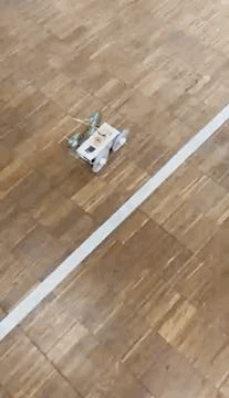 Mausefallenauto Fährt durch den raum